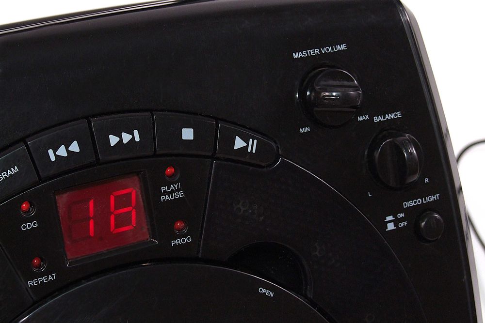 KARAOKE Singing Machine + microfon AKAI si 7 CD-uri cu negative, NOU