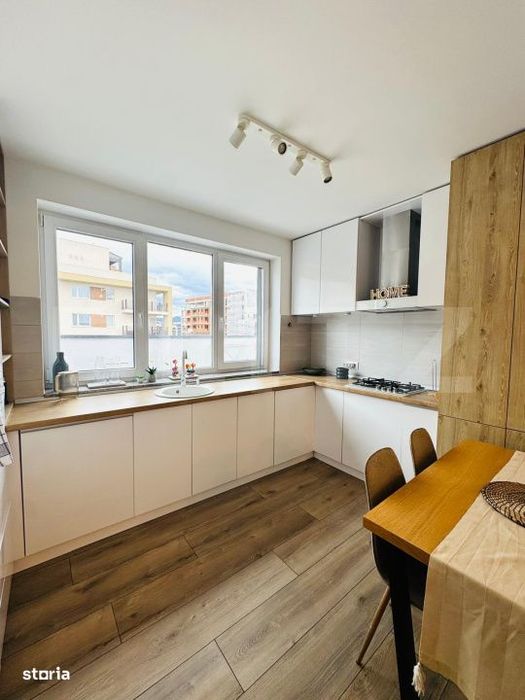 Penthouse de vanzare, 92 mp, zona Tractorul - Coresi