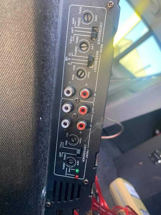 Tun de bass si statie auto GRUNCH 1000W