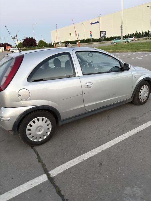 Продавам OPEL CORSA 1.0