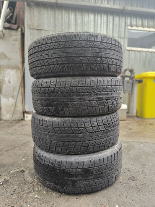 Комплект зимних шин