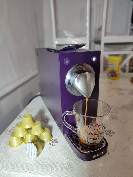 Cremesso кофемашину продам