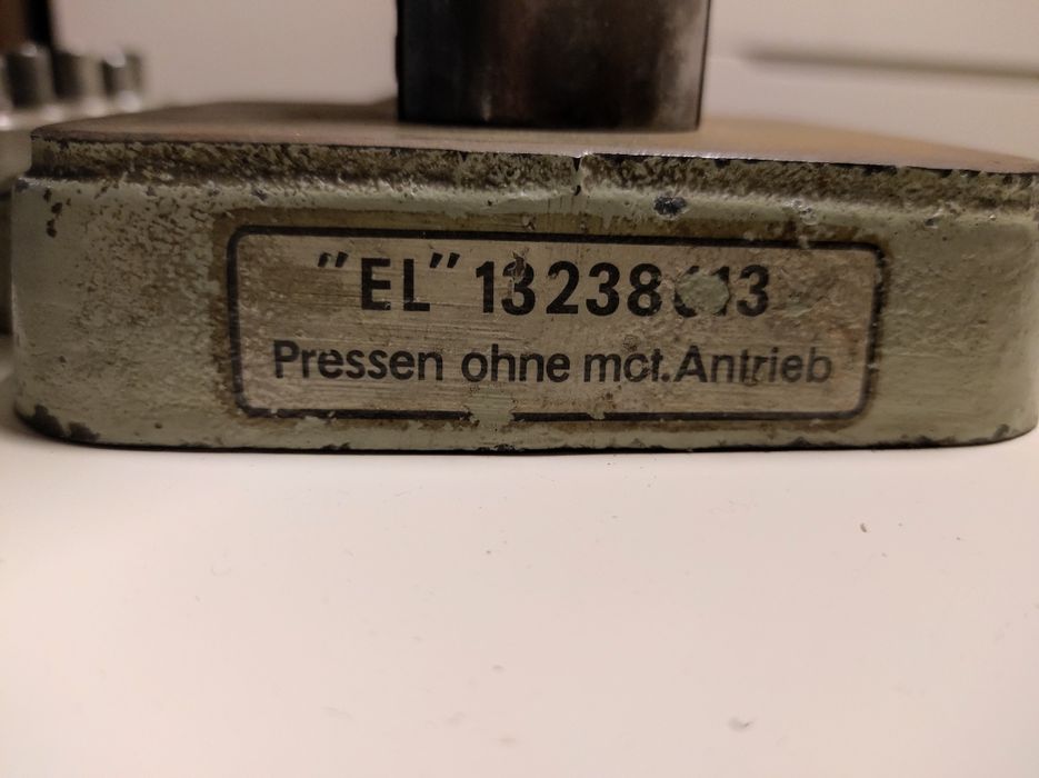 Немска ретро текстилна преса – над 10 кг, с много приставки