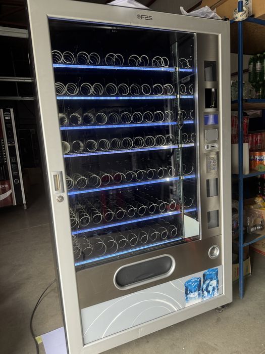 Vand  automat vending sucuri fas 1050 generatie noua cu garantie