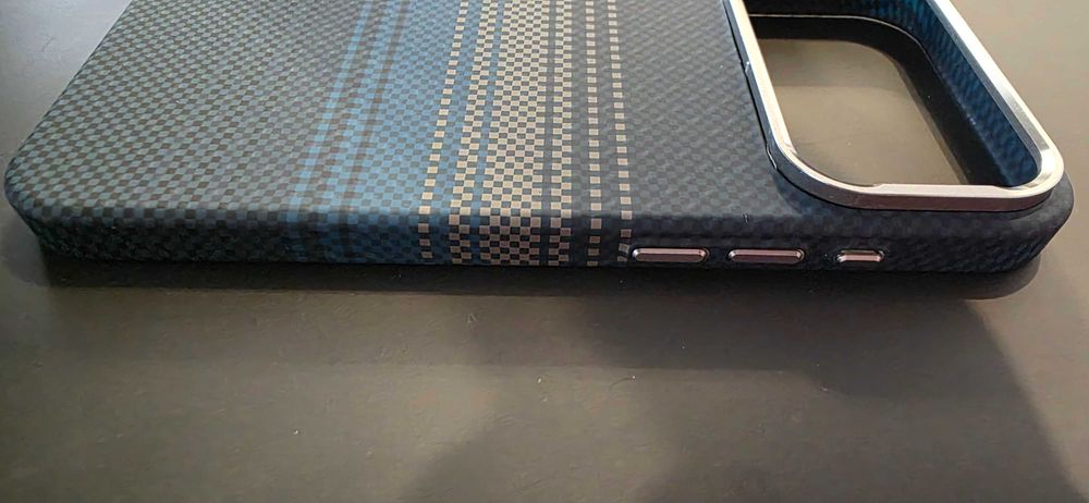 iPhone 17 pro max кейс