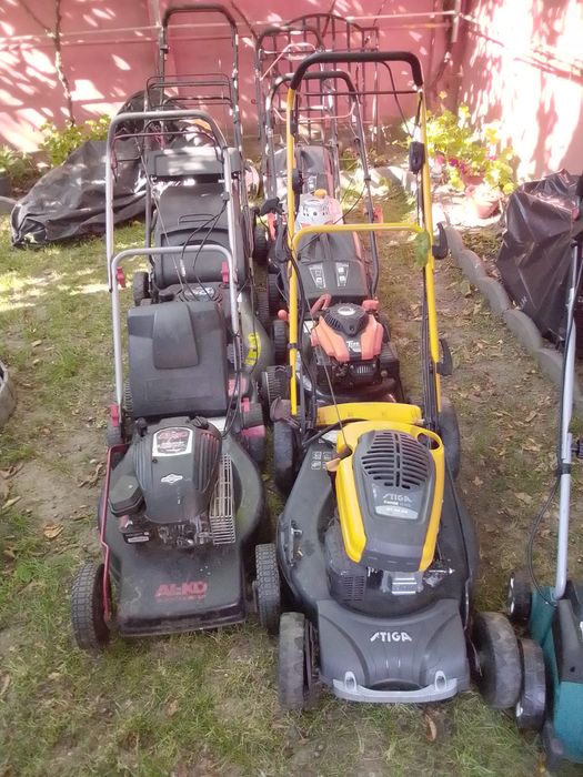 Vând mașina de tuns gazon