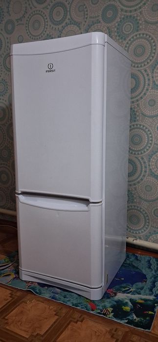 Холодильник  Indesit