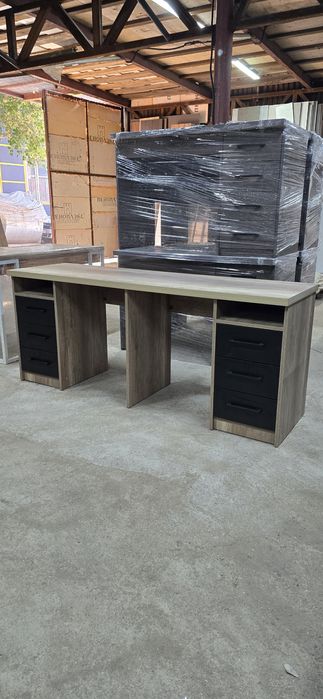 Столы двухтумбовые,  письменные.