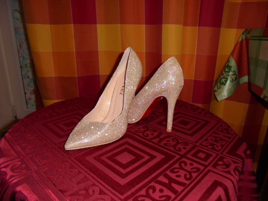 Pantofi de dama,impecabili,noi,marimea-37,pret-200 lei .