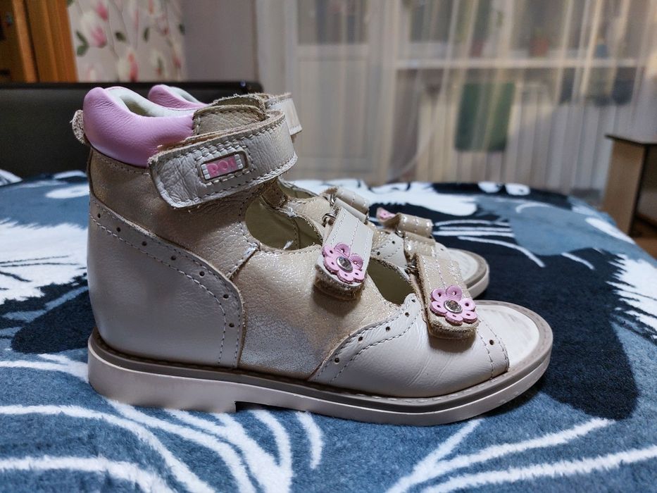 Продам сандали для девочки ортопедические