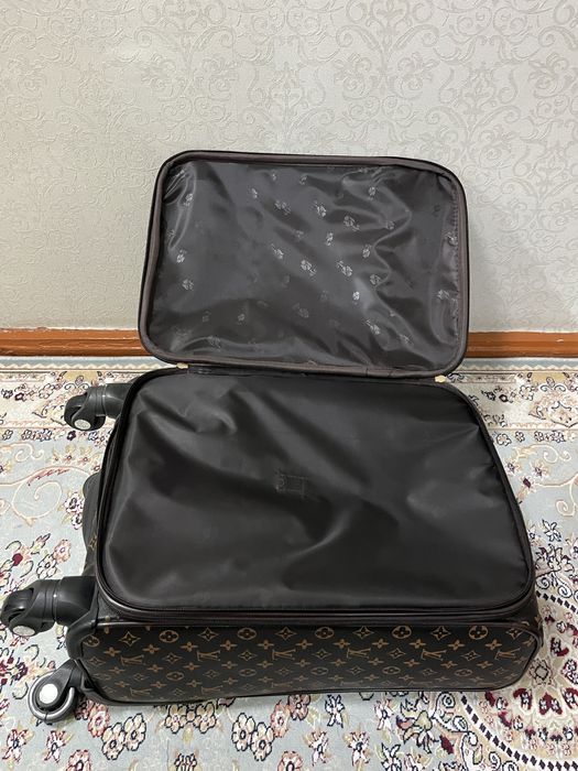 СРОЧНО Продается Чемодан,без дефектов