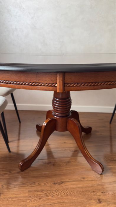 Срочно стол и стулья