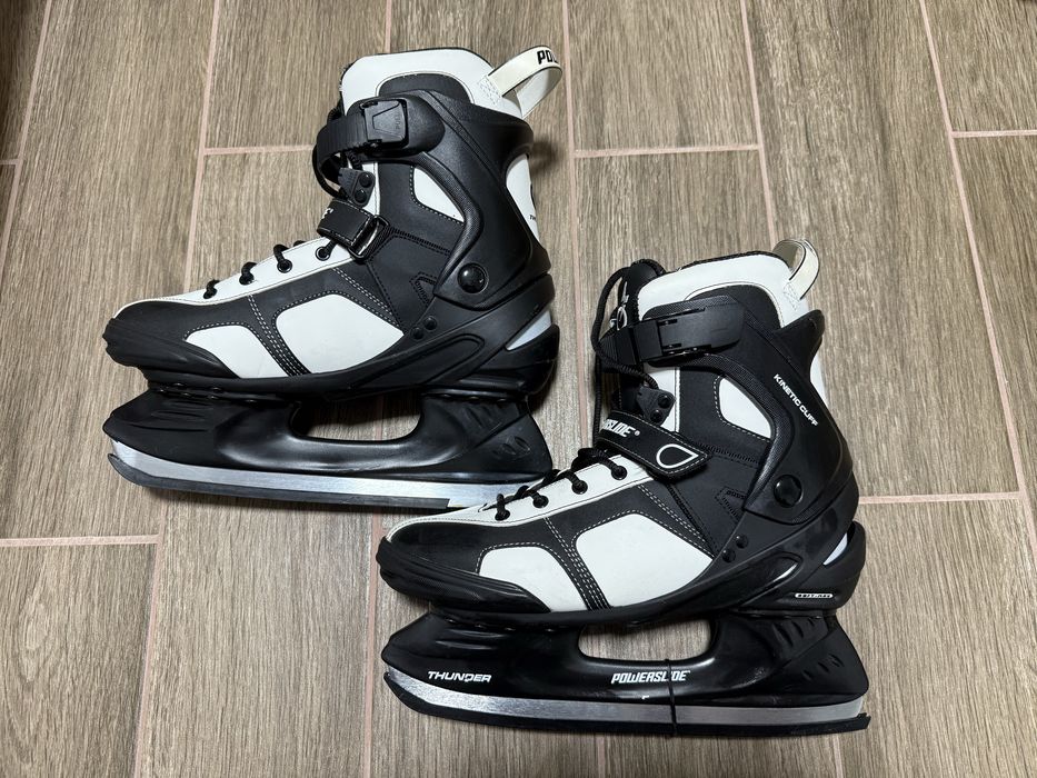 Patine gheață Powerslide Thunder marime 44. Nu fac schimburi.