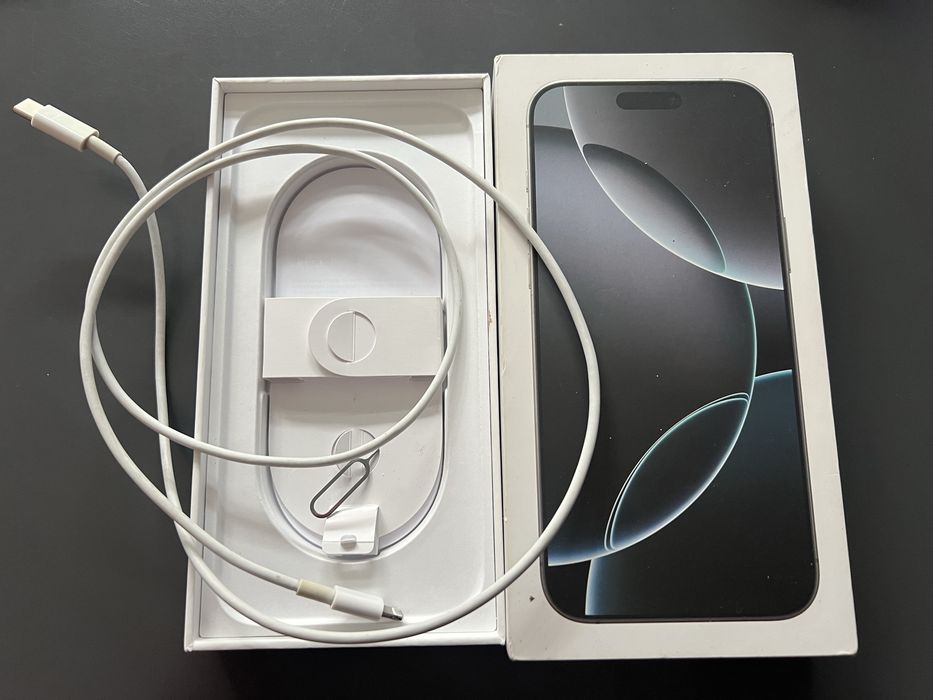 Продавам Apple iPhone 16 Pro Max 512GB