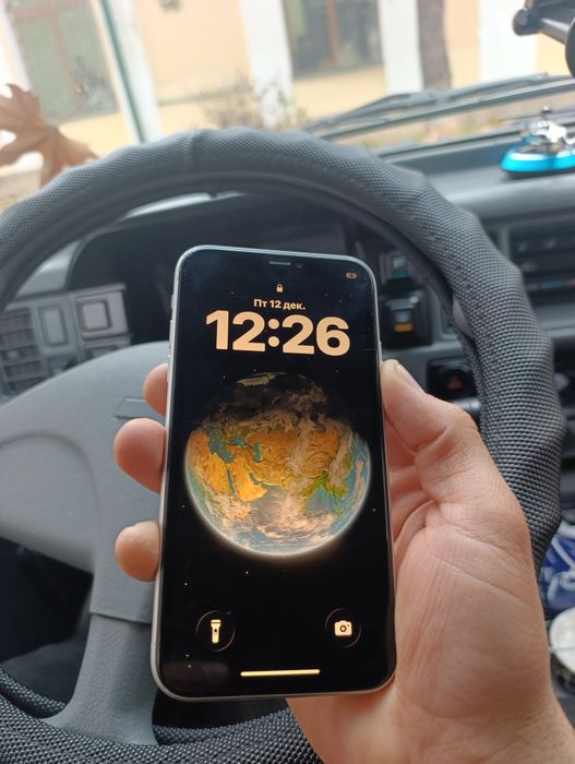 iPhone 11 Fes id tru ton bor sotiladi.