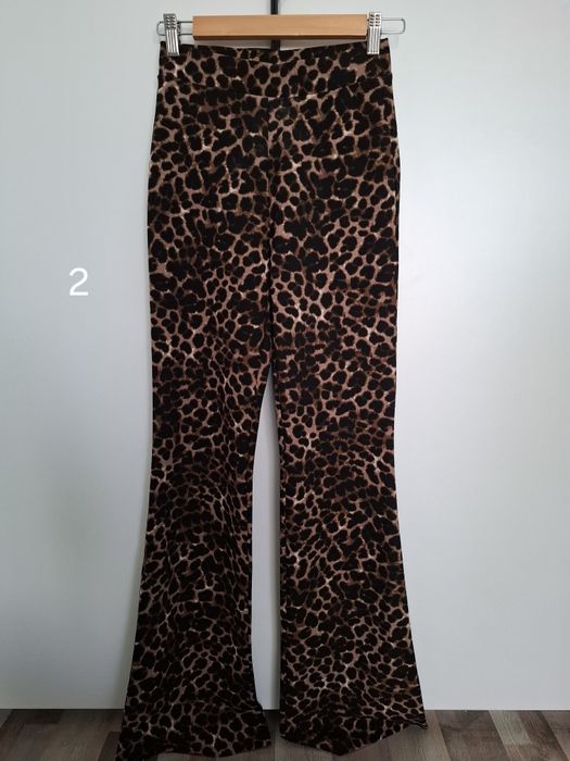 Pantaloni noi Stradivarius