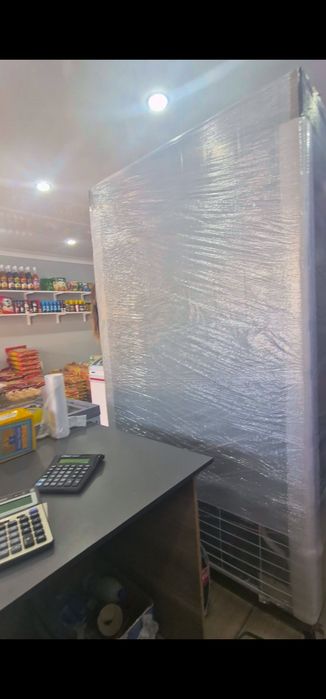 Продам витринный холодильник