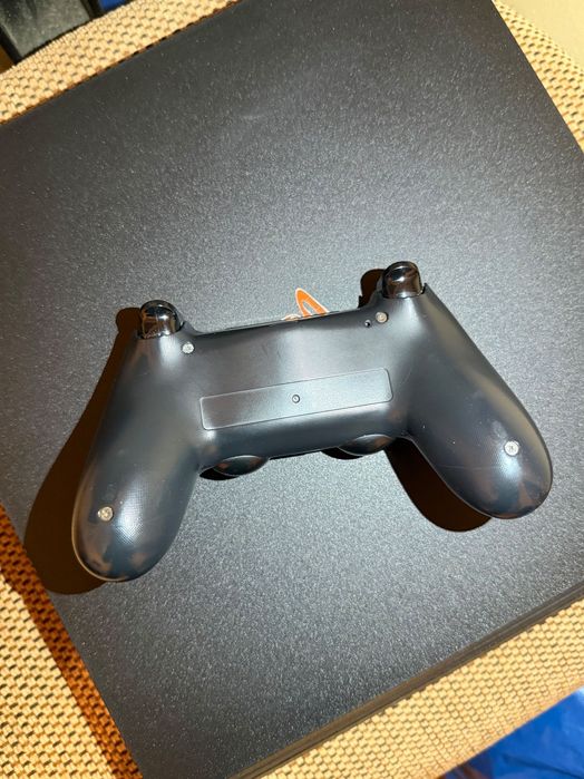 Se vinde PS4 Pro de 1T
