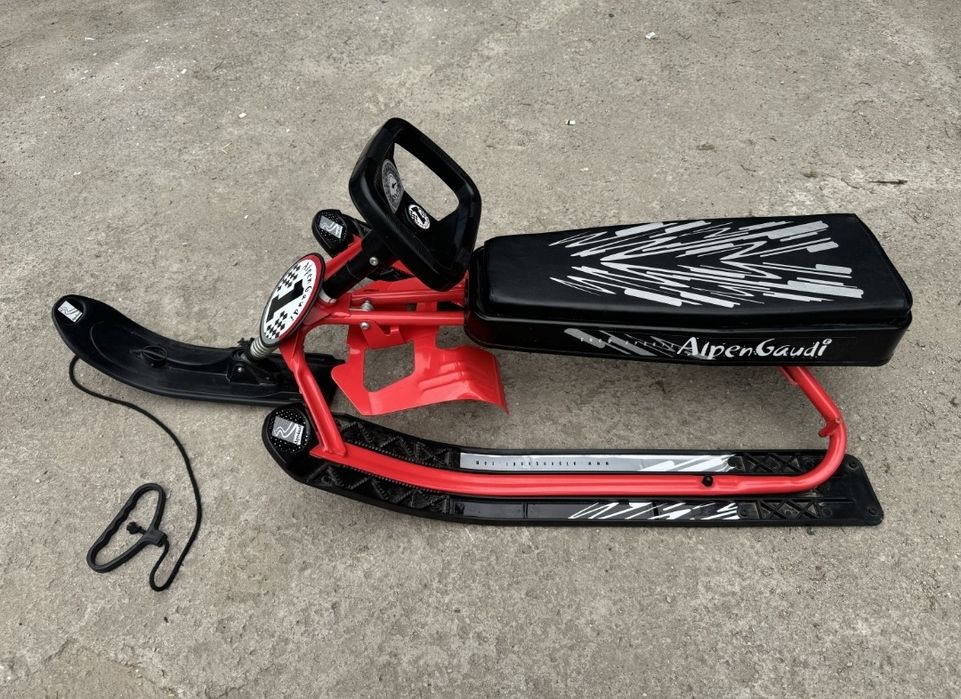 Продам снегокат отличного качества