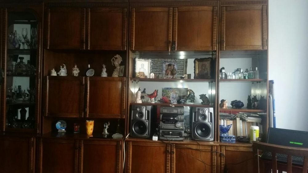 Vând sufragerie din lemn mai mult delati în privat dimensiuni 425/200.