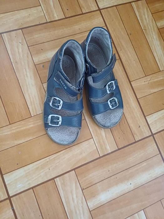 Продам сандали на мальчика