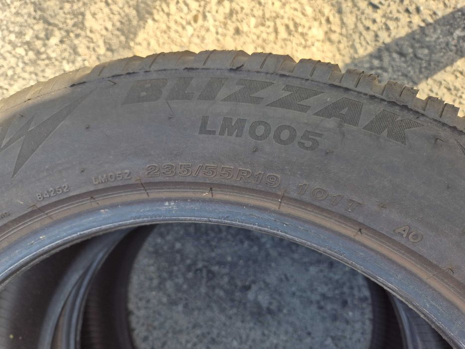 2 Anvelope de IARNA - 235/55/19 - BRIDGESTONE Blizzak LM005 - APP NOI - DOT 2024 !
