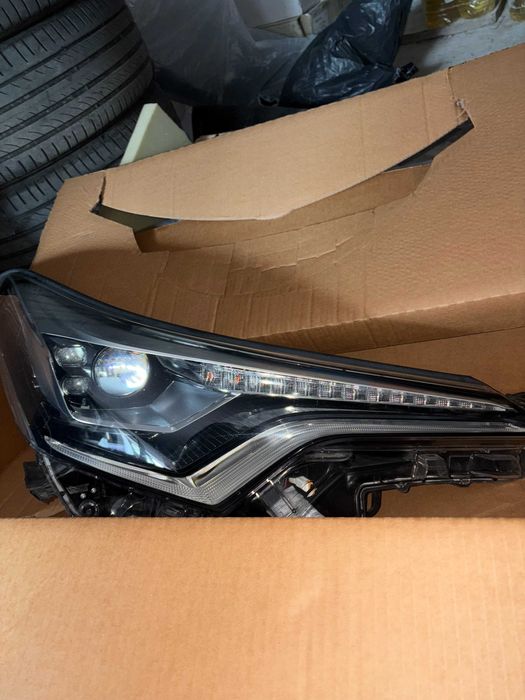 Оригинален фар за TOYOTA C-HR CHR FULL LED