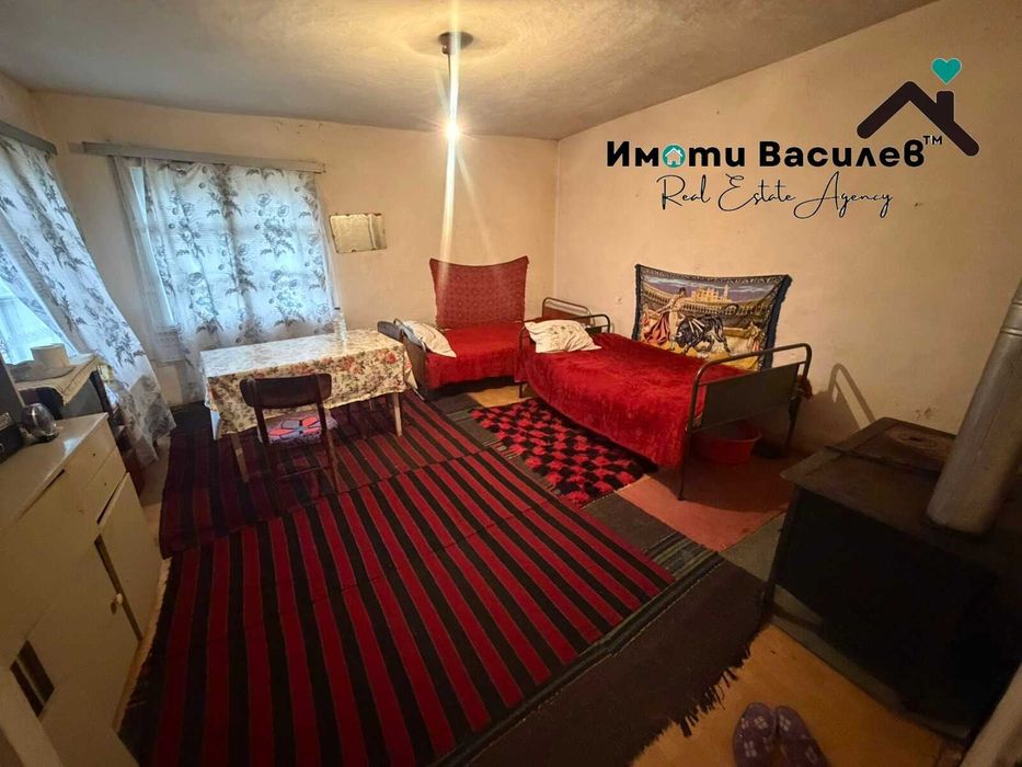 Продава КЪЩА област София, с. Извор