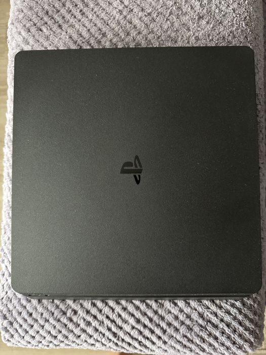 Продам PS4 slim 500gb 1 геймпад