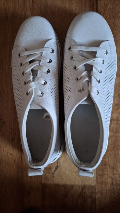 Кроссовки женские 40 размер