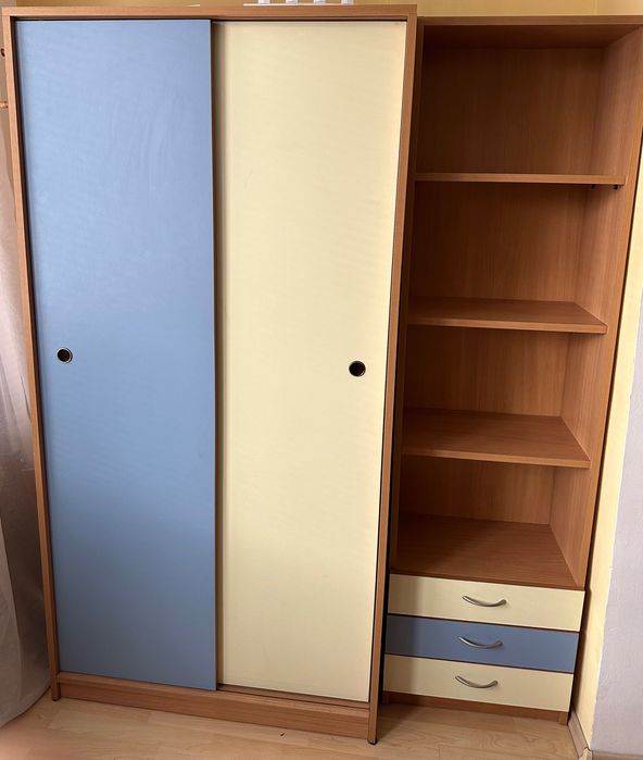 Комплект легло с матрак,малко шкафче и гардероб