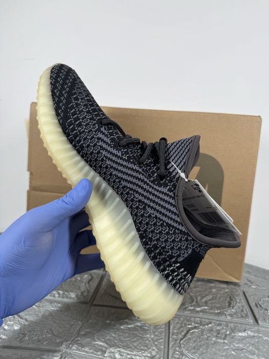 Yeezy 350 v2 Carbon