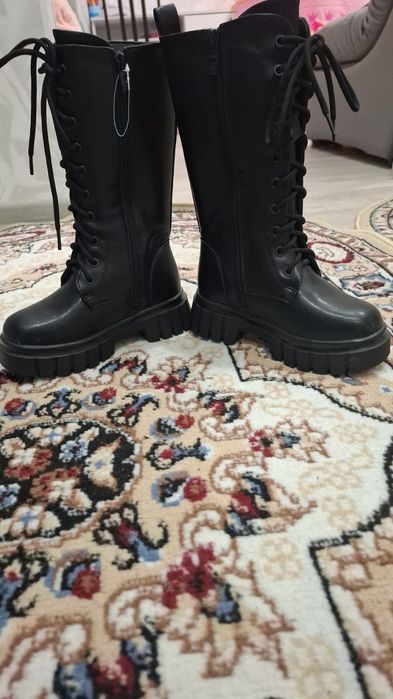 Продам зимние детские ботинки