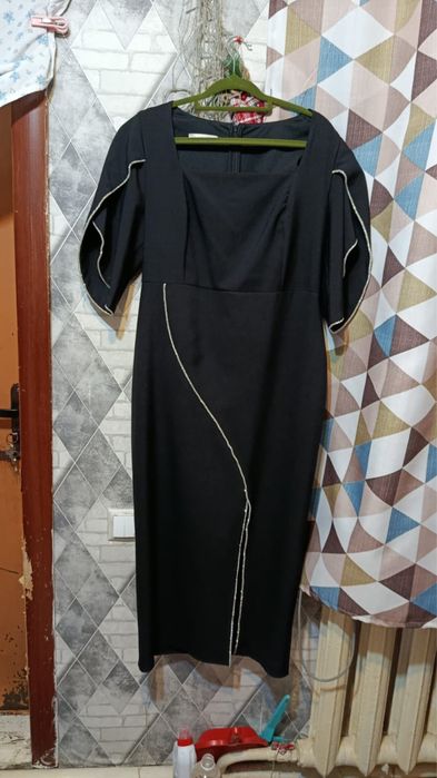 Продам платье черное