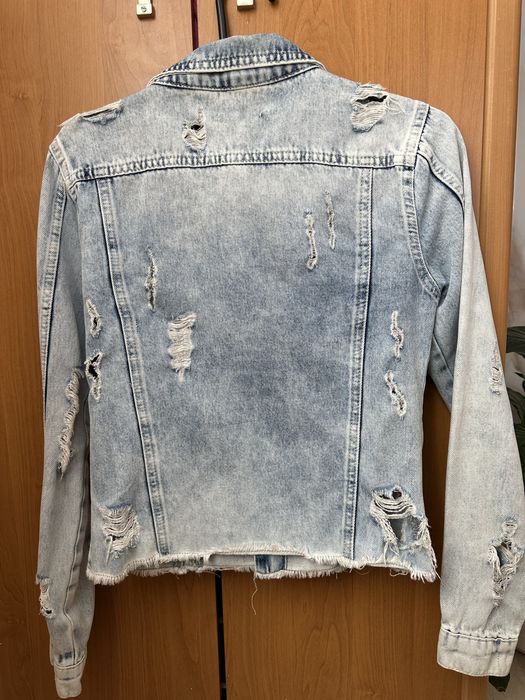 Дамско накъсано дънково яке