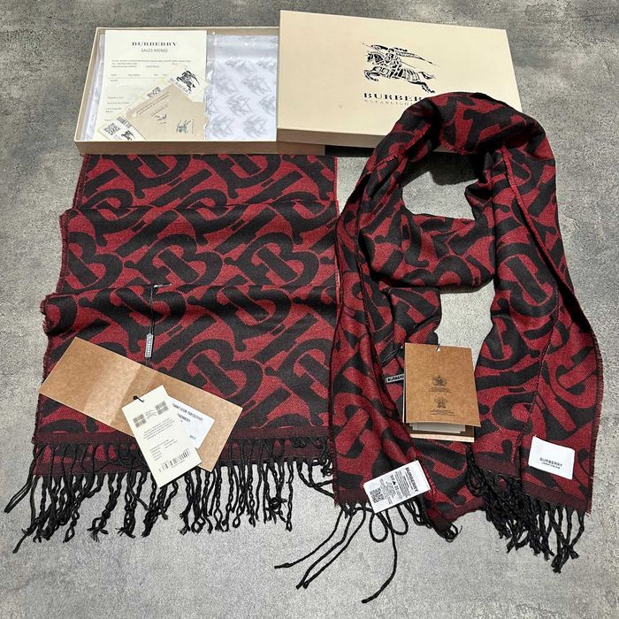 Луксозен подаръчен комплект Маркови шалове markovi shalove lux podarak