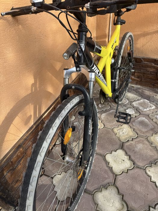 Bicicleta montana Hill 400