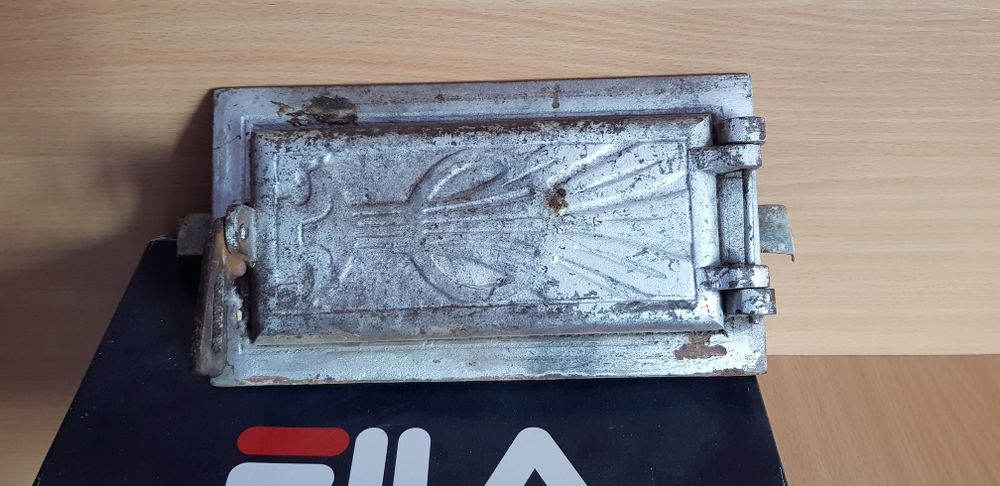 Usi pentru cenușă de la teracota