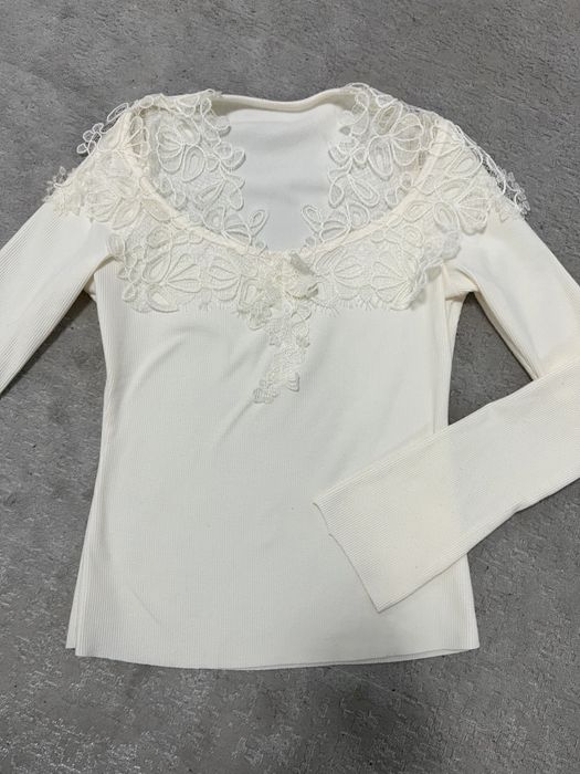Кофта молочный с кружевами