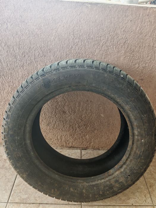 Vând 2 cauciucuri de iarnă 205 55 16 debica frigo 2 și viking fourtec