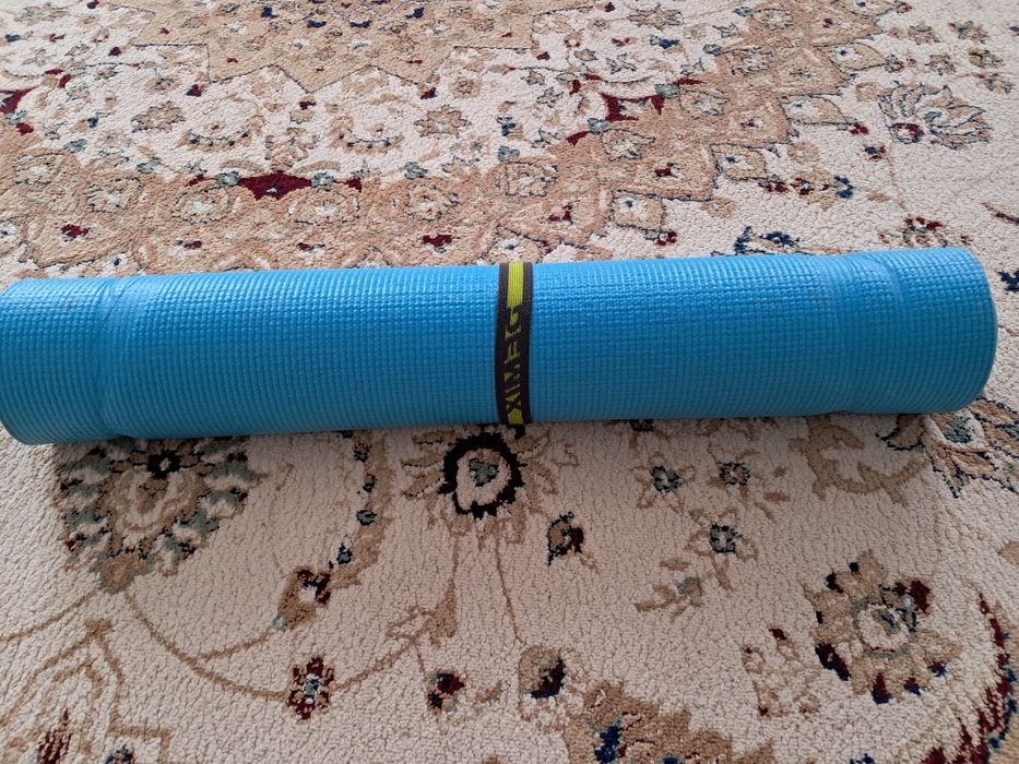 Коврик для занятий йогой.