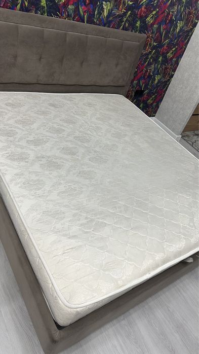 Спальный кровать