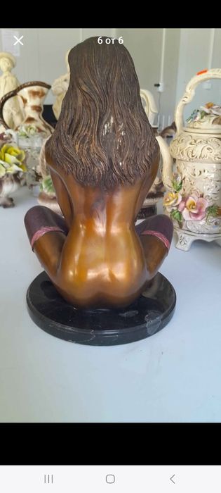 Скулптура на жена