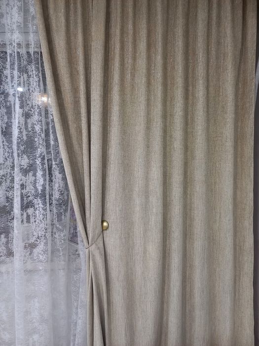 Продам шторы две половинки