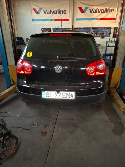 Vând golf 5 pt dezmembrare