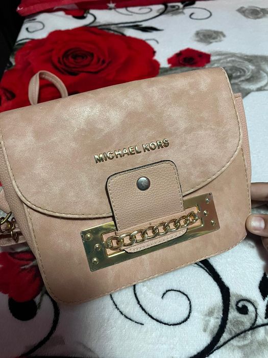 Vand geanta Michael  Kors culoare roza pal cu detali auri