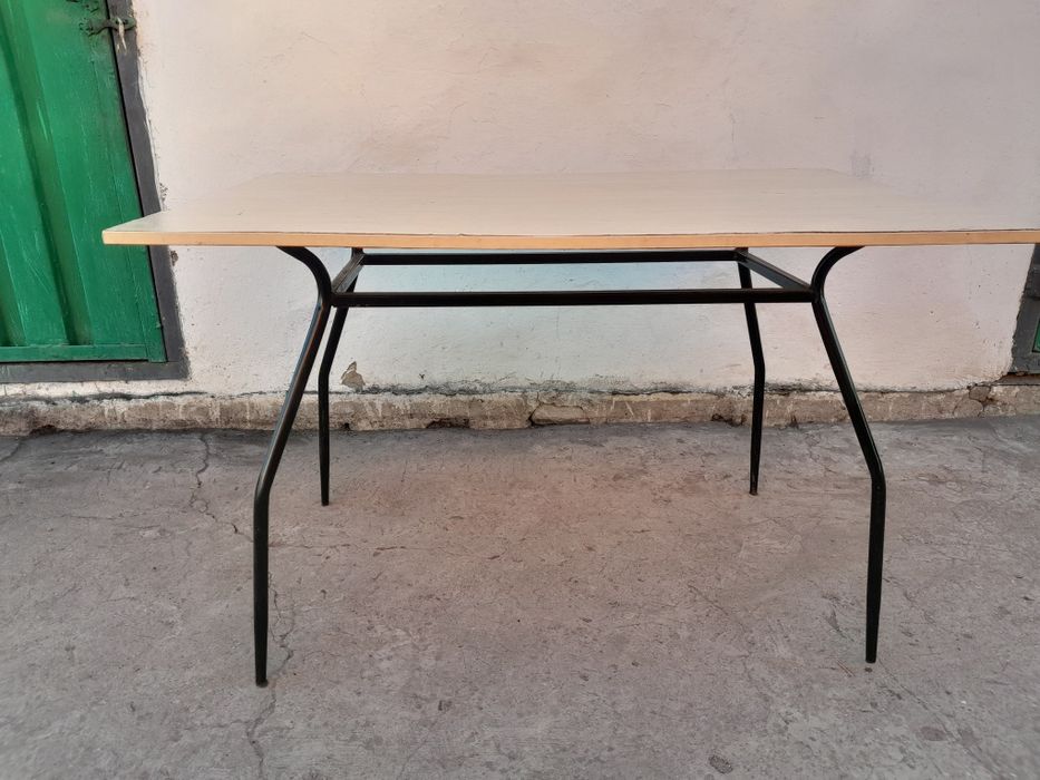 Продам кухонный стол