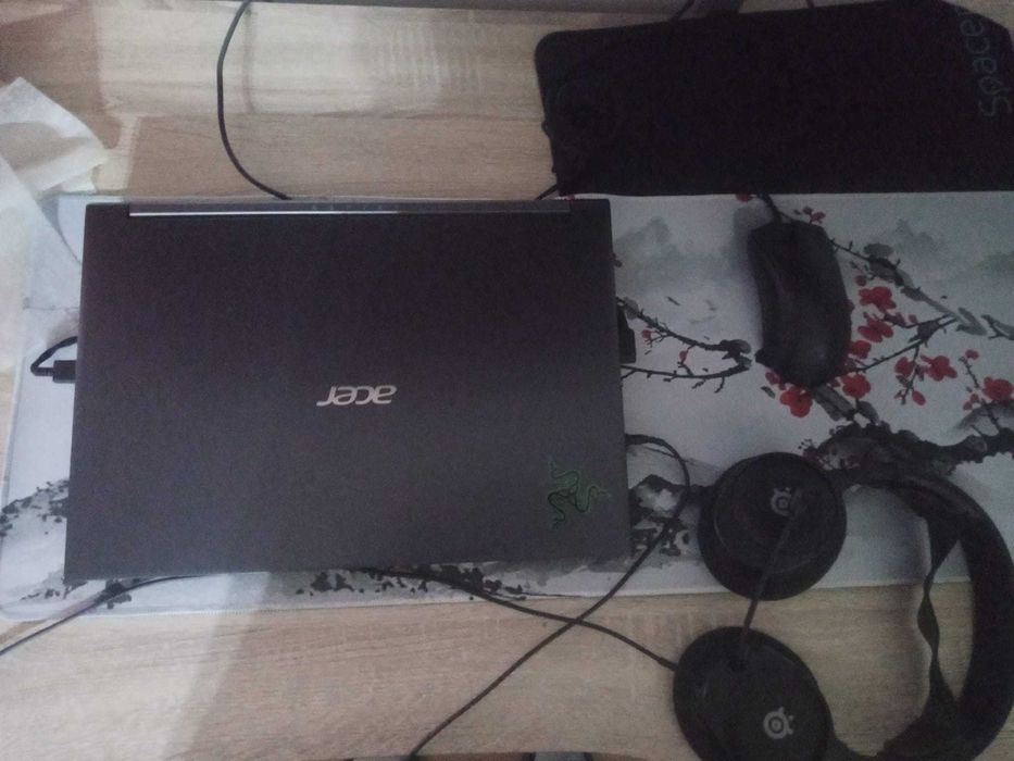 Setup Gaming:Acer aspire7,arctis nova 1,razer deathadderv3,2 mousepads