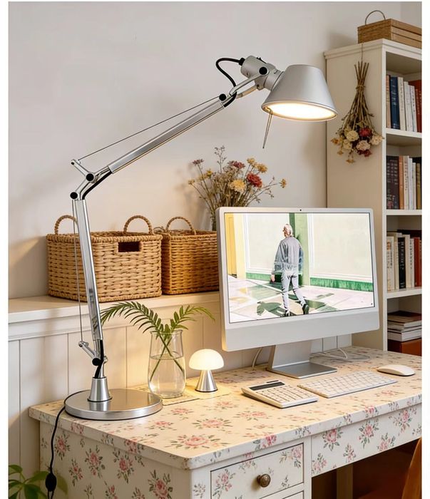 Настольная лампа в стиле Tolomeo