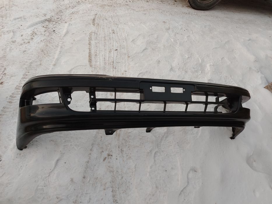 Бампер новый Тайвань тойота Карина - корона